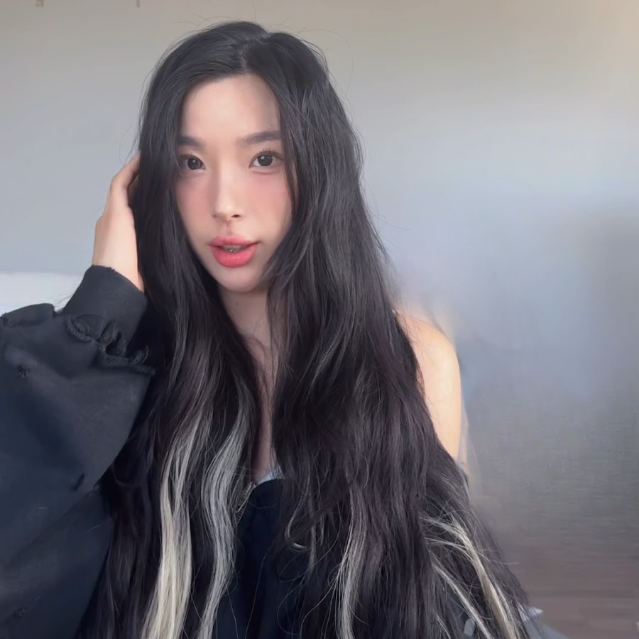 Elle Lee